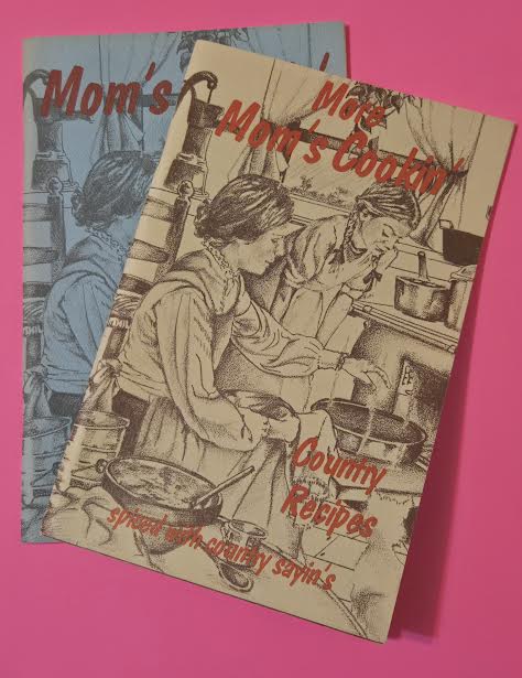2 Mom's Cookin' Country Recipes Cook Books 1986